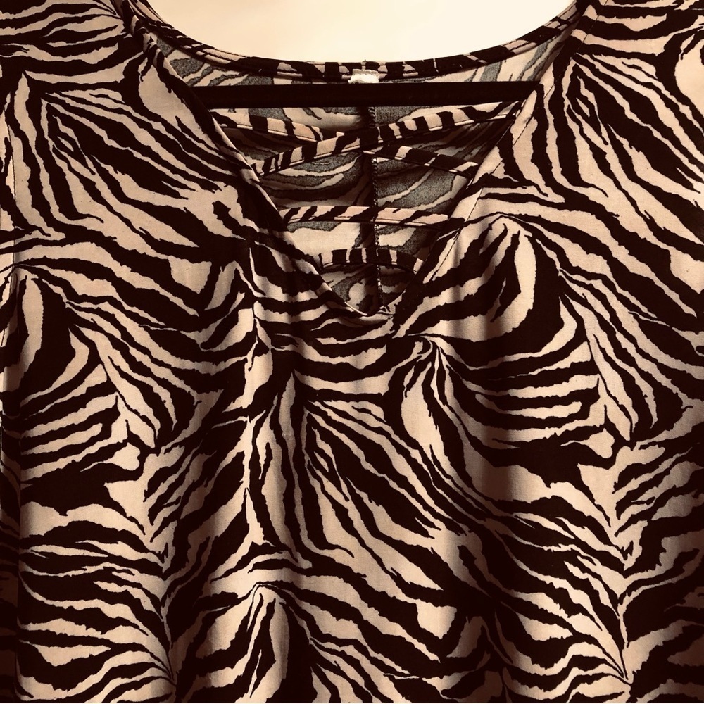 2X Animal Print Sleeveless Dress Lattice Neckline Black /Tan Swimsuit Coverup - Picture 2 of 2